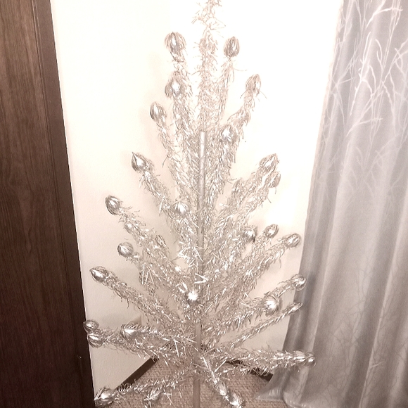 Aluminum Christmas tree, vintage on hold